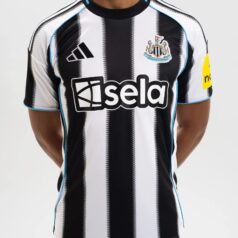 Newcastle United Home (5)